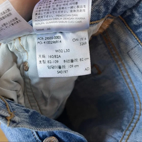 Levi’s 501s Distressed Light Blue Cropped 32 - Picture 6 of 11